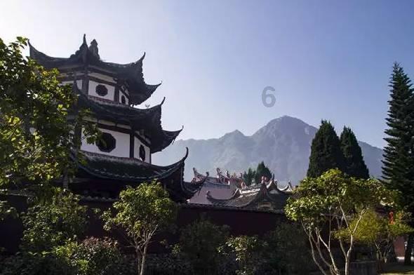 时尚芭比做美甲